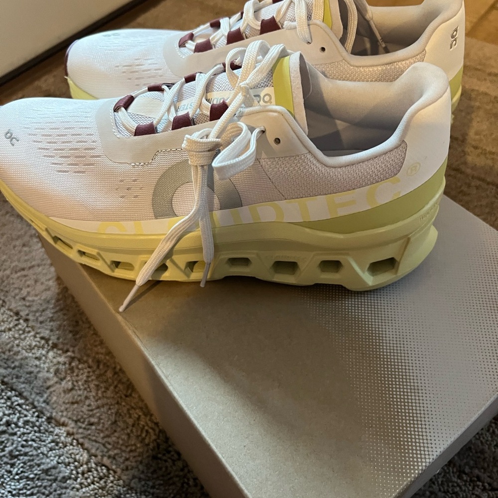 On Cloud Monster-Womens size 9 color: frost/acacia